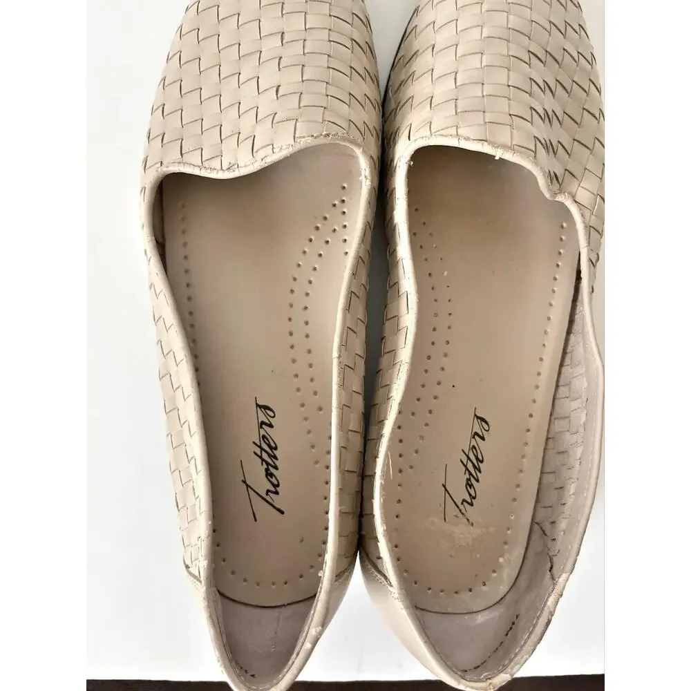 Trotters Loafers Womens Size 7.5 M Beige Leather Slip On Comfort Flats